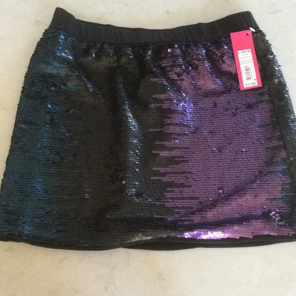 Skirts - Picture 2 of 2